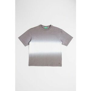 Tricou cu decolteu la baza gatului si model tie-dye imagine