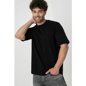 Tricou cu decolteu la baza gatului si benzi logo imagine