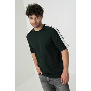 Tricou cu decolteu la baza gatului si benzi logo imagine