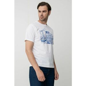 Tricou cu decolteu la baza gatului si imprimeu imagine