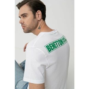 Tricou cu decolteu la baza gatului si imprimeu imagine