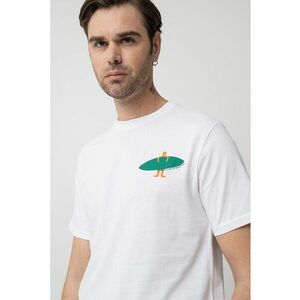 Tricou cu decolteu la baza gatului si imprimeu imagine