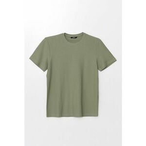 Tricou lejer cu decolteu la baza gatului imagine