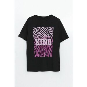 Tricou lejer cu model grafic imagine