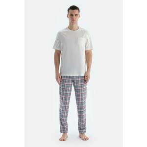 Pijama in carouri imagine
