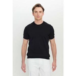 Tricou cu decolteu la baza gatului si model uni imagine