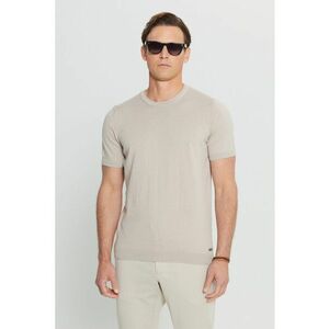 Tricou cu decolteu la baza gatului si model uni imagine