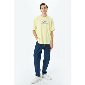 Tricou cu imprimeu text pe partea din spate imagine