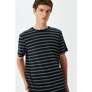 Tricou cu decolteu la baza gatului si model in dungi imagine