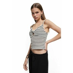 Top crop cu model in dungi imagine