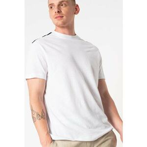 Tricou cu decolteu la baza gatului din amestec de in imagine