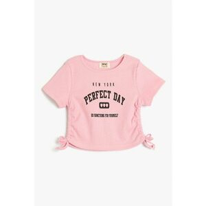Tricou cu decolteu la baza gatului si imprimeu text imagine