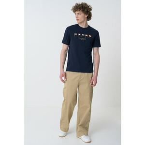 Tricou cu decolteu la baza gatului si detalii brodate imagine