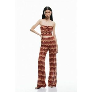 Top crop cu model grafic imagine