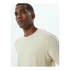 Tricou cu decolteu la baza gatului si model uni imagine