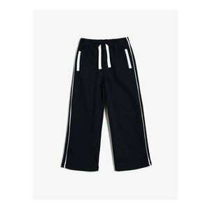 Pantaloni de trening cu croiala ampla si banda elastica in talie imagine