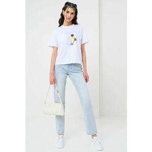 Tricou lejer cu imprimeu si decolteu la baza gatului imagine