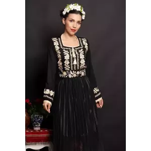 Brau traditional Marcela cu flori bej brodate imagine