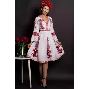 Rochie rosie traditionala in clos imagine