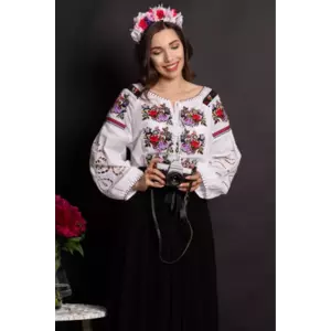 Ie traditionala Sidonia cu maneci perforate si broderie florala imagine