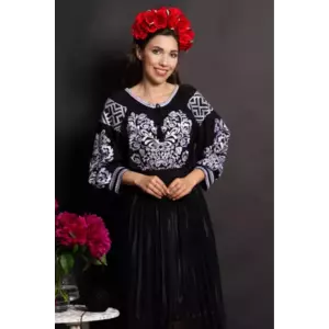 Ie dama neagra traditionala din vascoza Marisol cu lalele brodate imagine