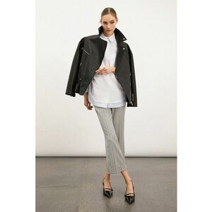 Pantaloni crop cu dungi imagine