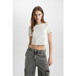 Tricou crop cu decolteu la baza gatului imagine