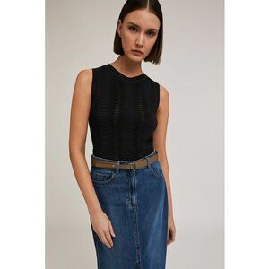 Bluza cu model texturat si decolteu la baza gatului imagine