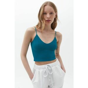 Top crop cu model uni imagine