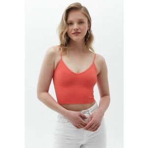 Top crop cu model uni imagine