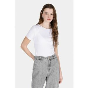 Tricou slim fit cu decolteu barcuta imagine
