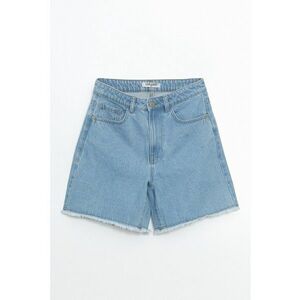 Pantaloni scurti din denim cu termiantii franjurate imagine