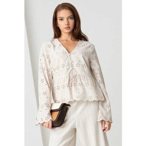 Bluza lejera cu perforatii imagine