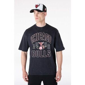 Tricou cu decolteu la baza gatului si imprimeu Chicago Bulls imagine