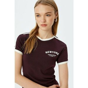 Tricou cu decolteu la baza gatului si imprimeu pe partea din spate imagine