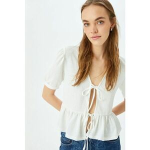 Tricou texturat cu snur frontal si volane imagine