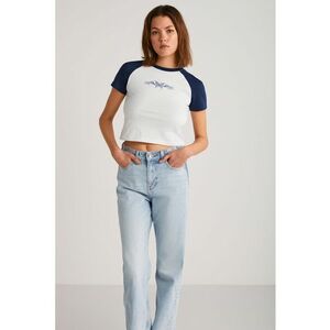 Tricou crop cu decolteu la baza gatului imagine
