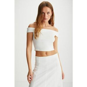 Top cu model uni si decolteu pe umeri imagine