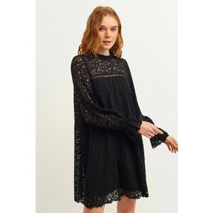 Rochie scurta cu model din dantela imagine
