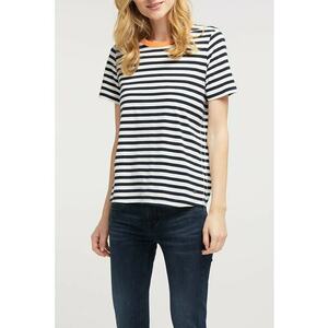 Tricou cu decolteu la baza gatului si model in dungi imagine