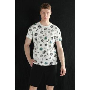 Tricou cu decolteu la baza gatului si imprimeu imagine