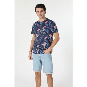 Tricou cu imprimeu grafic si decolteu la baza gatului imagine