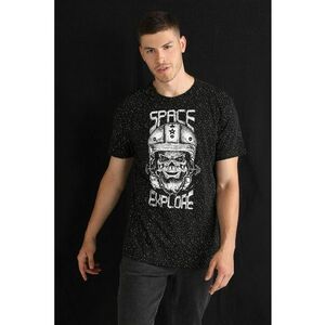 Tricou cu decolteu la baza gatului si model grafic imagine