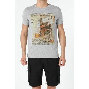 Tricou cu decolteu la baza gatului si imprimeu imagine
