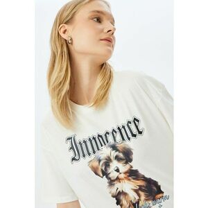 Tricou lejer cu imprimeu grafic si text frontal imagine