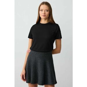 Tricou striat cu decolteu la baza gatului imagine