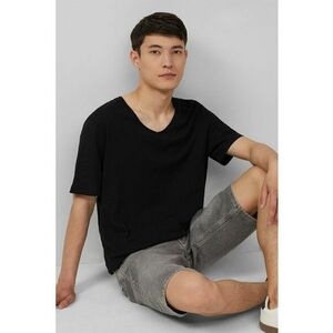 Tricou lejer cu decolteu in V imagine