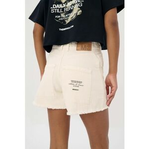 Pantaloni scurti din denim cu terminatie franjurata imagine