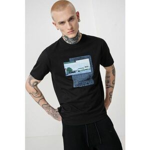 Tricou din bumbac cu decolteu la baza gatului si model grafic imagine