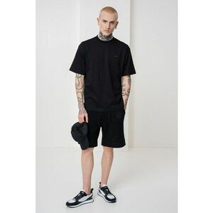 Tricou cu decolteu la baza gatului si model imagine